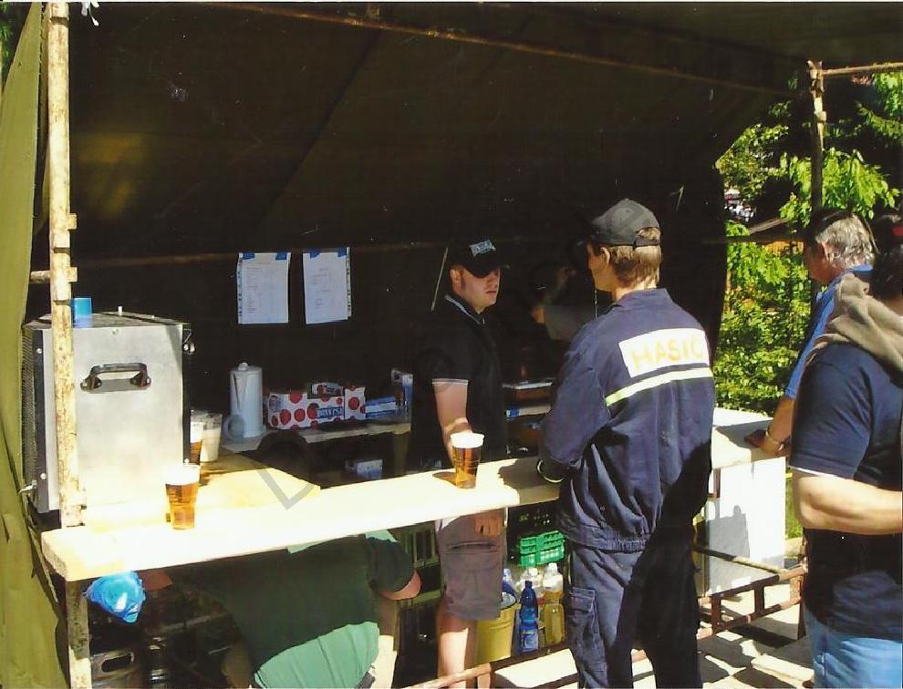 Osečnice 2007 - č.2 - obsluha kiosku u nádrže P.Tomáš